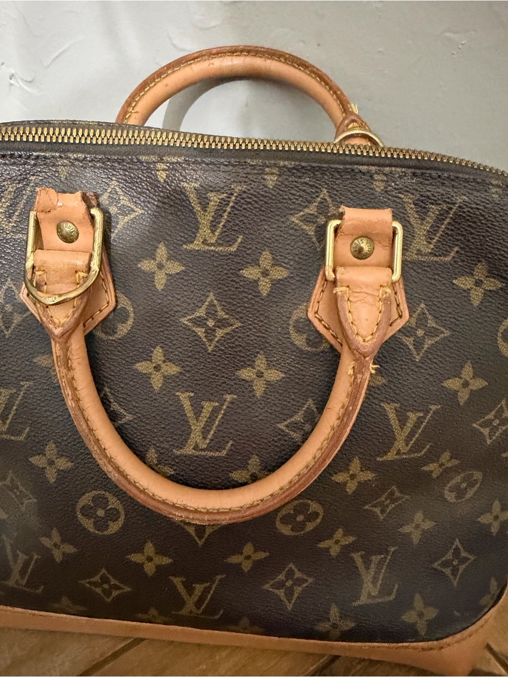 Louis Vuitton Monogram Alma PM - Picture 4 of 11